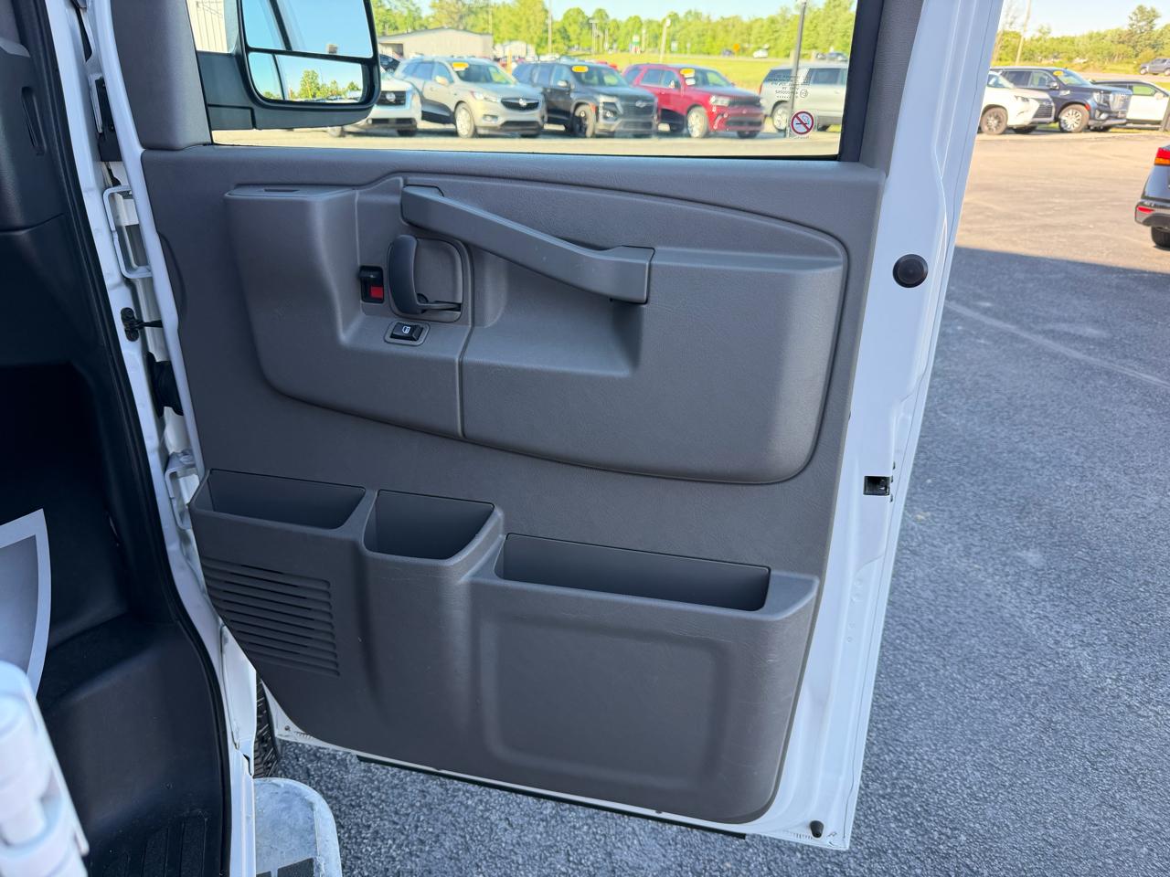 Chevrolet Express Cargo Van RWD 2500 135" 2020