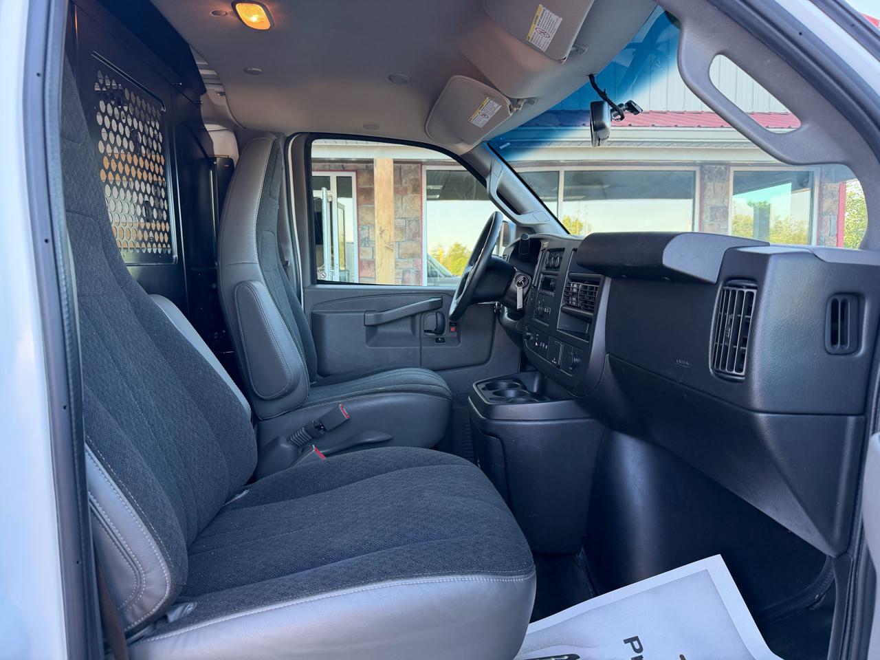 Chevrolet Express Cargo Van RWD 2500 135" 2020
