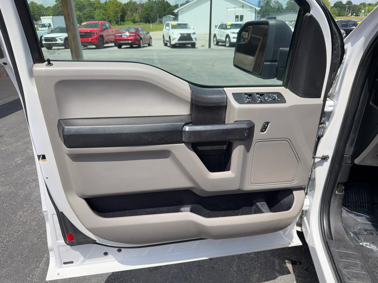 Ford F-150 4WD SuperCab 145" XL 2017