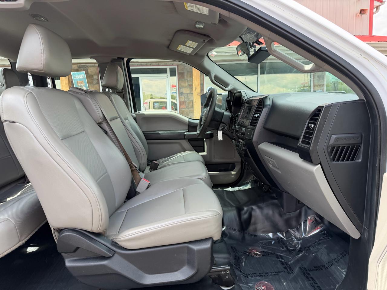 Ford F-150 4WD SuperCab 145" XL 2017