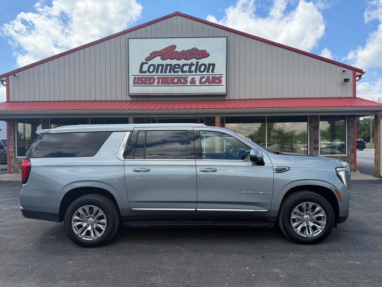 GMC Yukon XL 4WD 4dr Denali 2025