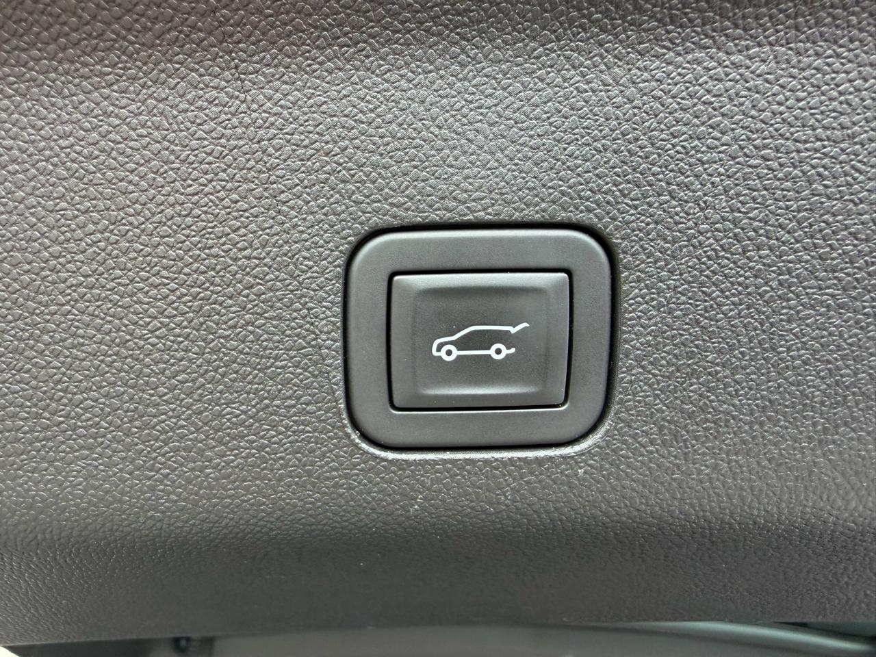 GMC Yukon XL 4WD 4dr Denali 2025