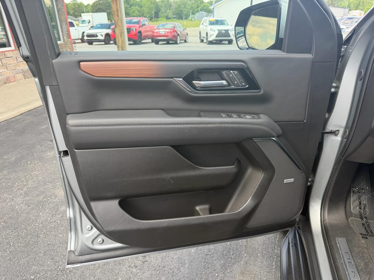 GMC Yukon XL 4WD 4dr Denali 2025