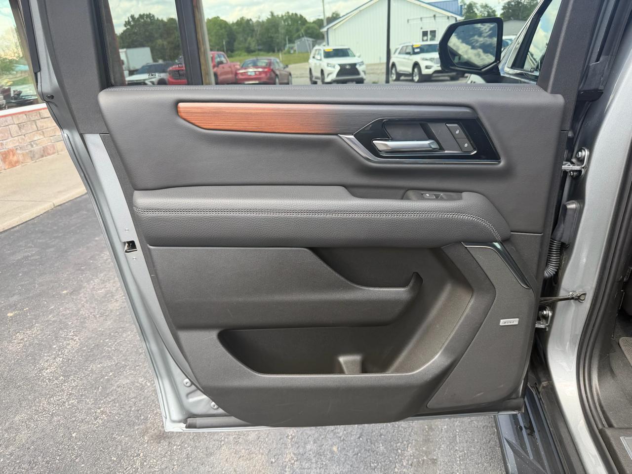 GMC Yukon XL 4WD 4dr Denali 2025