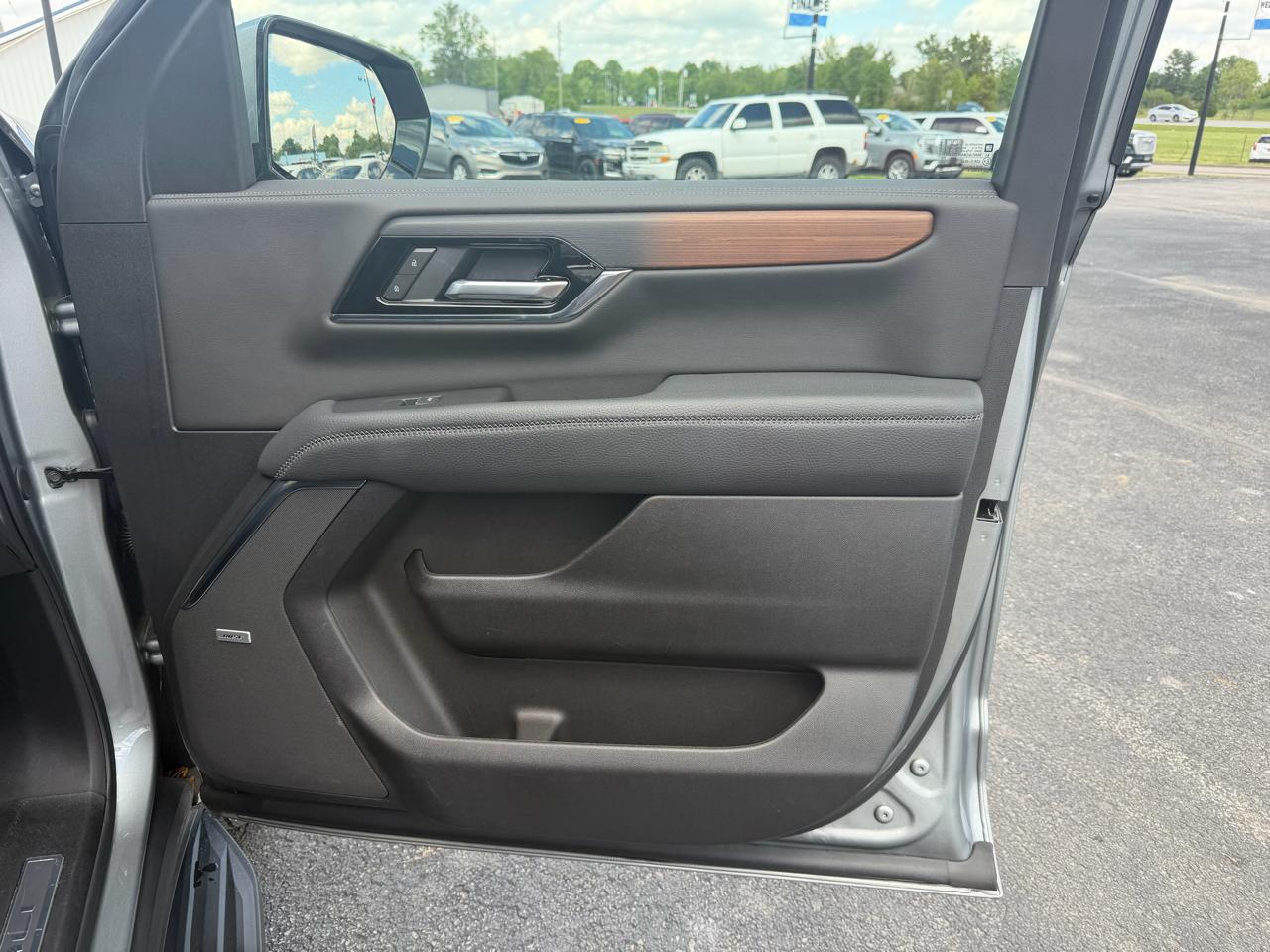 GMC Yukon XL 4WD 4dr Denali 2025