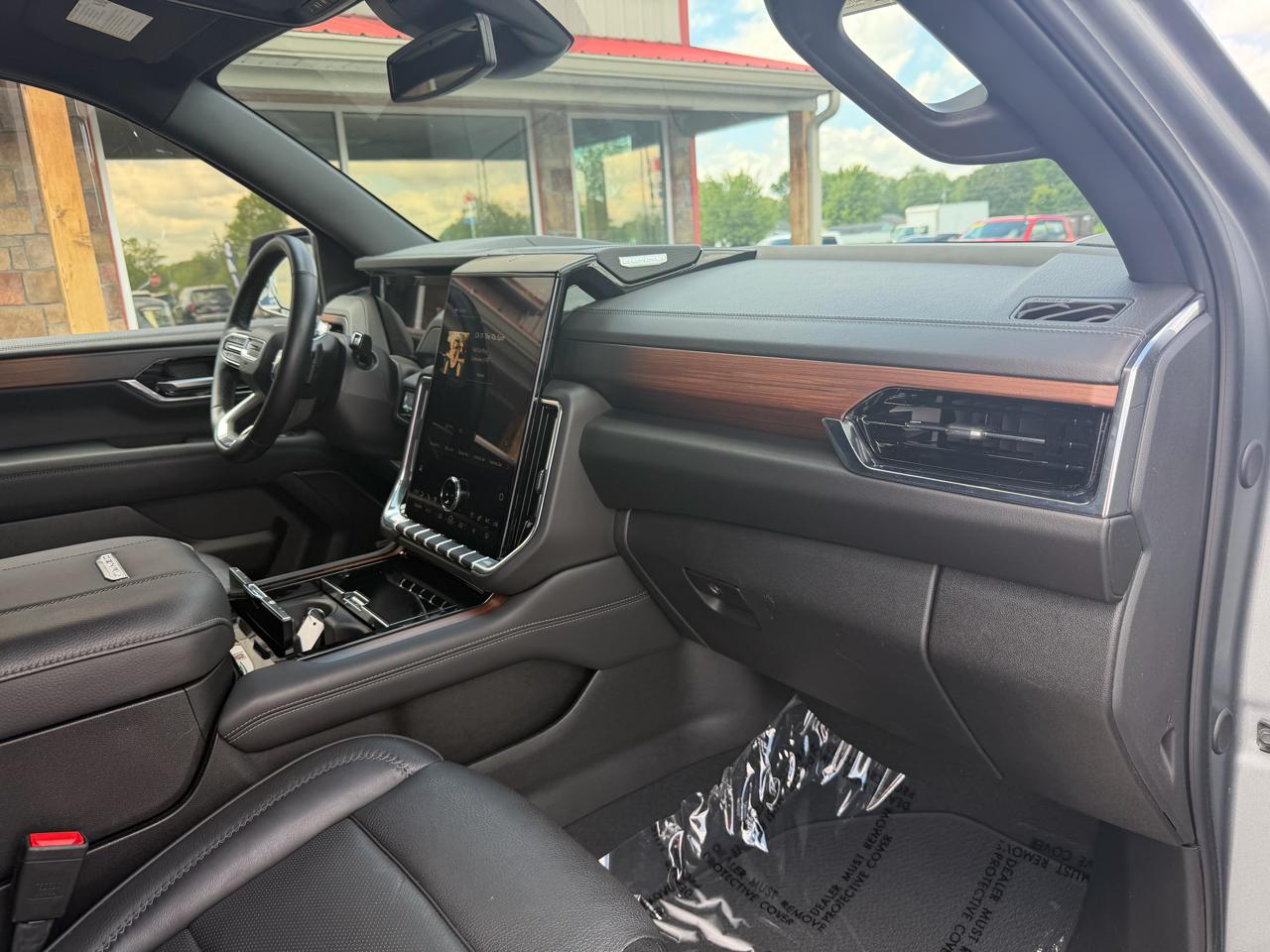 GMC Yukon XL 4WD 4dr Denali 2025