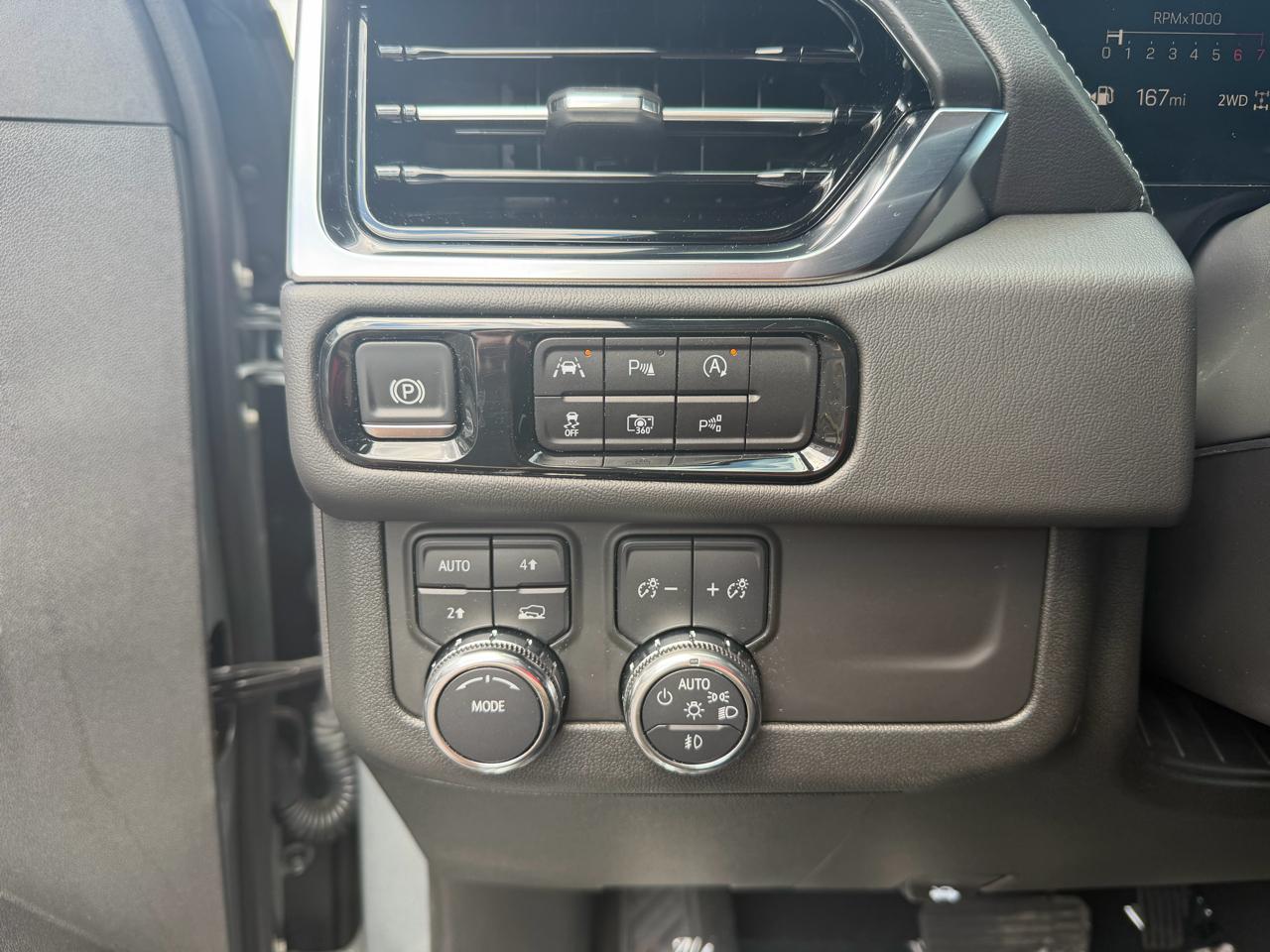 GMC Yukon XL 4WD 4dr Denali 2025