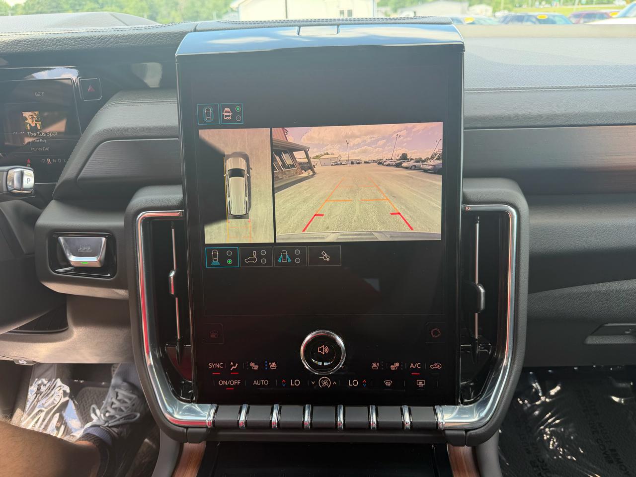 GMC Yukon XL 4WD 4dr Denali 2025