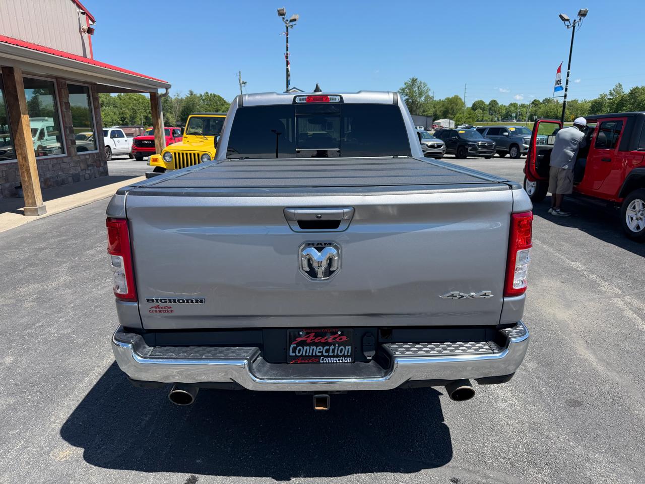 RAM 1500 Big Horn 4x4 Quad Cab 6'4" Box 2022