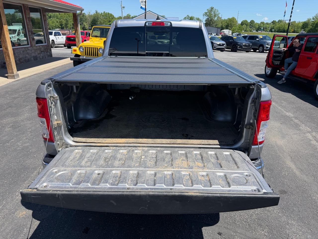 RAM 1500 Big Horn 4x4 Quad Cab 6'4" Box 2022