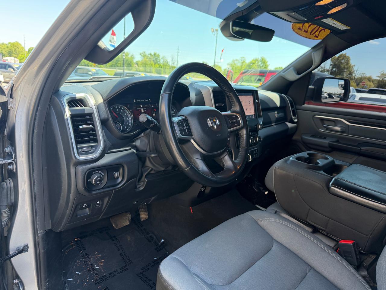 RAM 1500 Big Horn 4x4 Quad Cab 6'4" Box 2022