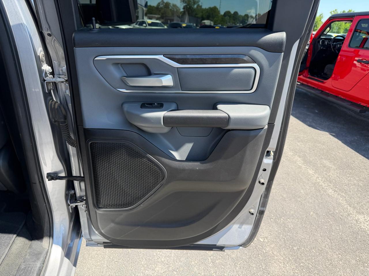 RAM 1500 Big Horn 4x4 Quad Cab 6'4" Box 2022