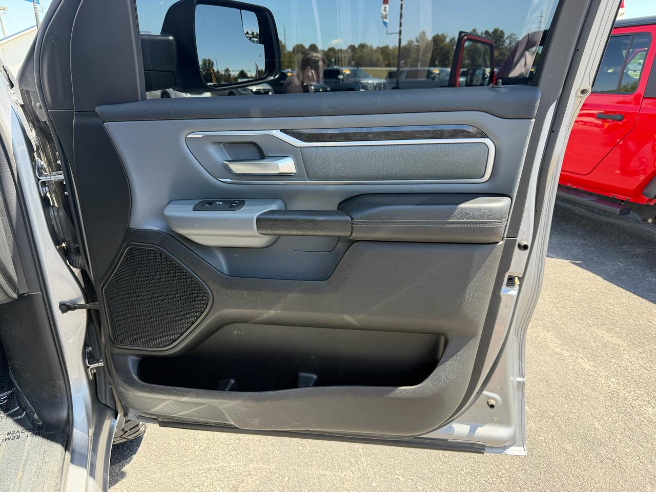 RAM 1500 Big Horn 4x4 Quad Cab 6'4" Box 2022