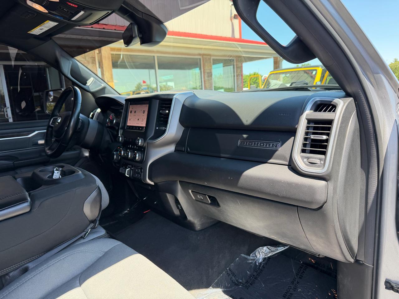 RAM 1500 Big Horn 4x4 Quad Cab 6'4" Box 2022