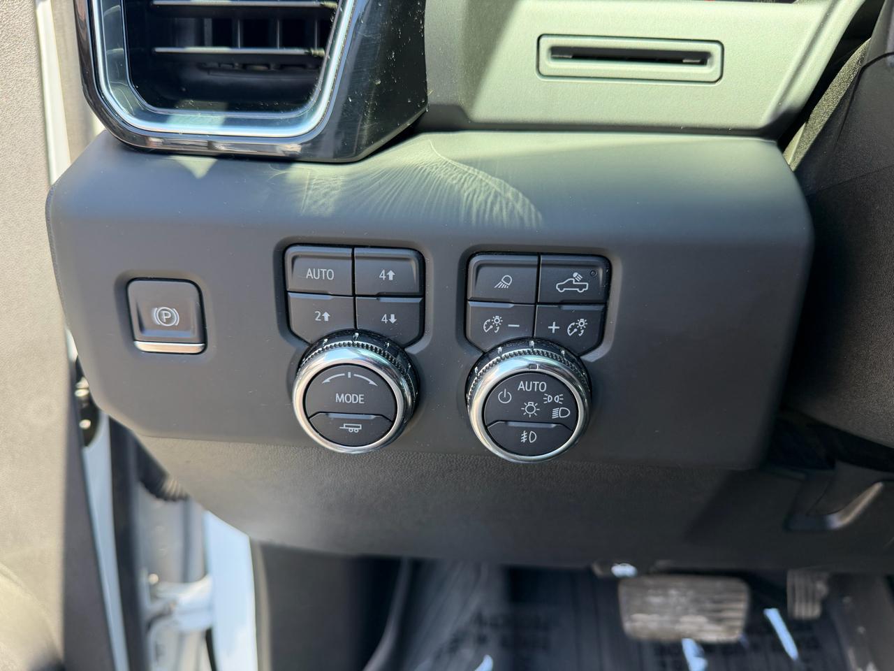 GMC Sierra 3500HD 4WD Crew Cab 172" Denali 2024