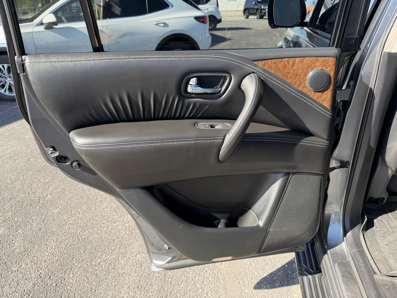 Infiniti QX80 2WD 4dr 2015