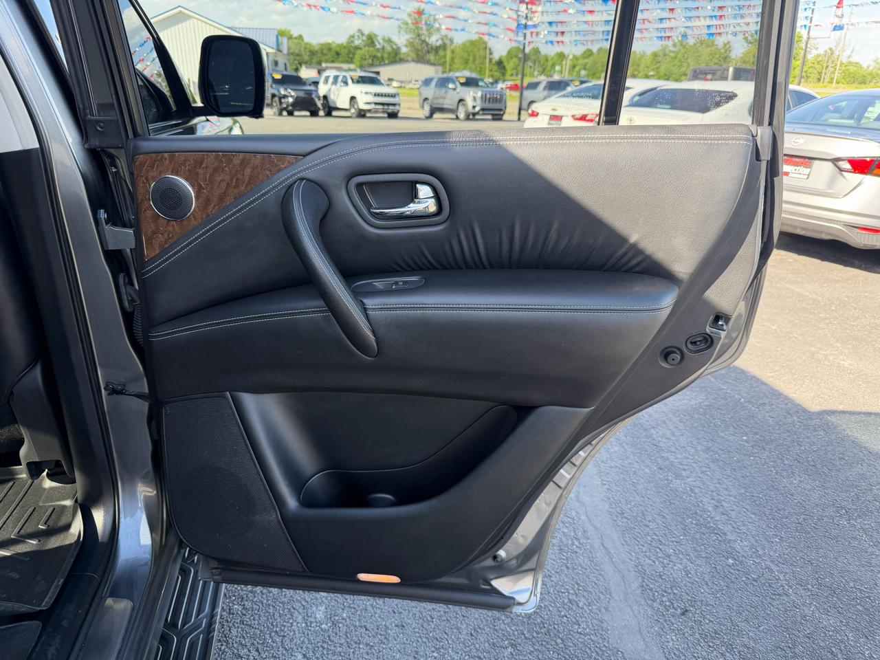 Infiniti QX80 2WD 4dr 2015
