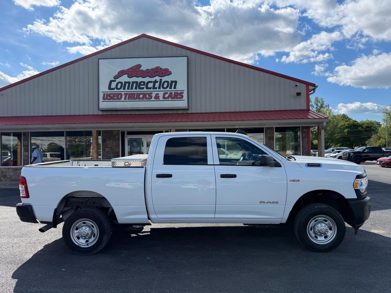 RAM 2500 Tradesman 4x4 Crew Cab 6'4" Box 2022