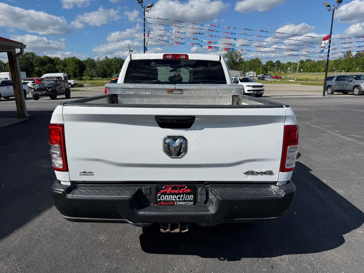 RAM 2500 Tradesman 4x4 Crew Cab 6'4" Box 2022
