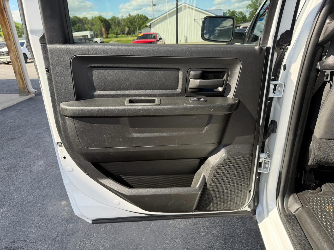 RAM 2500 Tradesman 4x4 Crew Cab 6'4" Box 2022