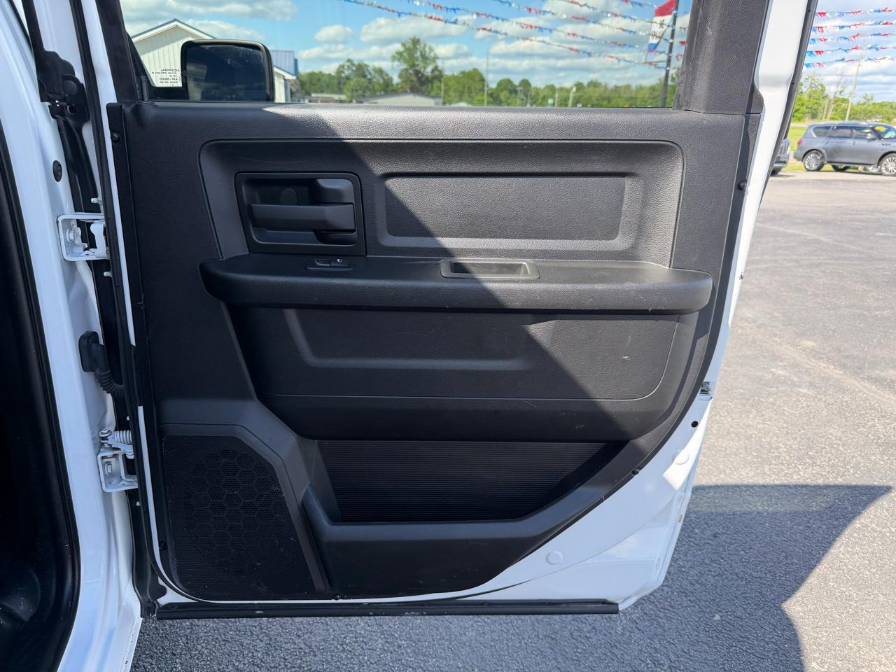 RAM 2500 Tradesman 4x4 Crew Cab 6'4" Box 2022