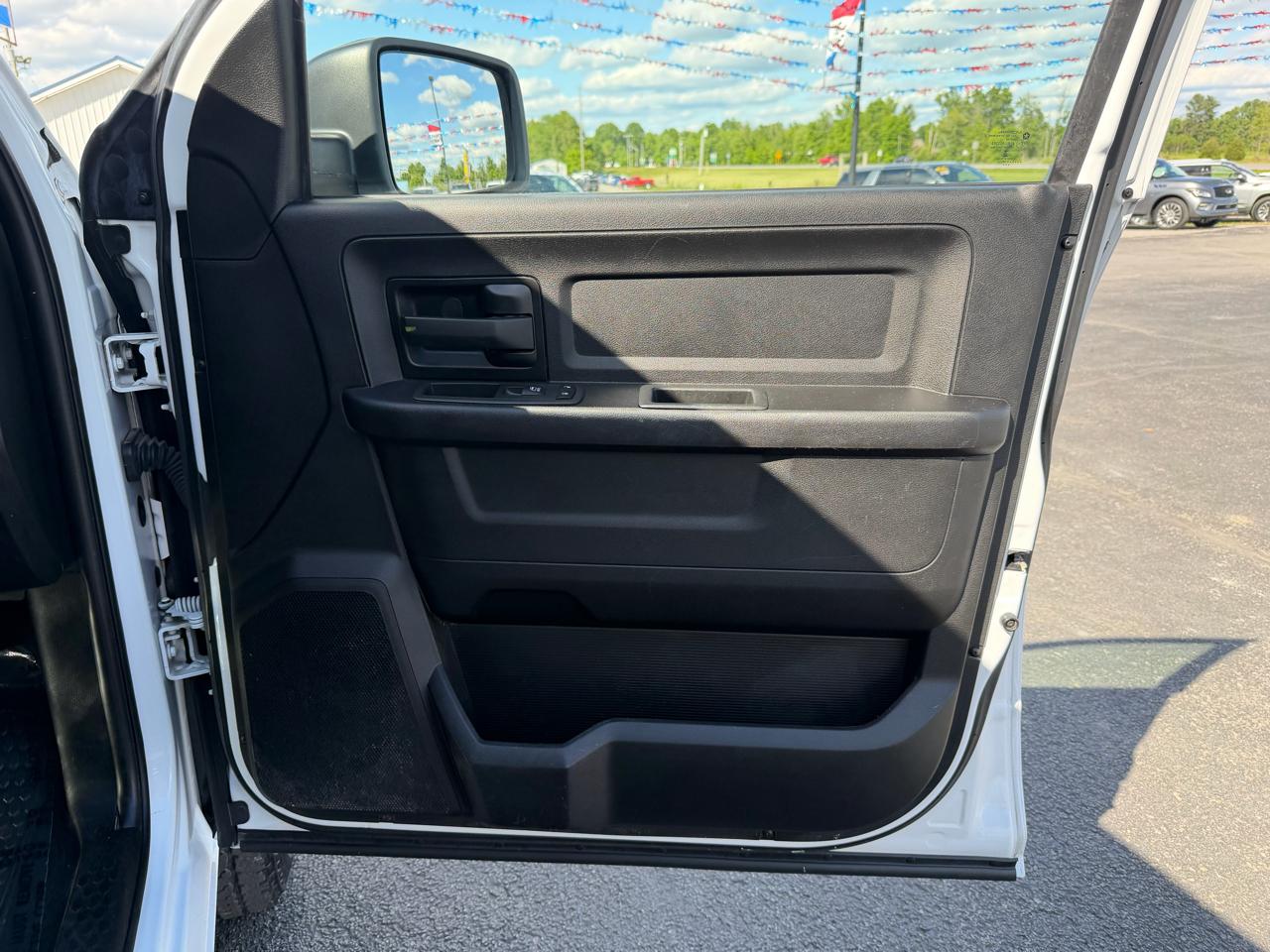 RAM 2500 Tradesman 4x4 Crew Cab 6'4" Box 2022