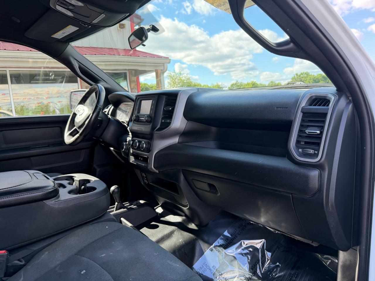 RAM 2500 Tradesman 4x4 Crew Cab 6'4" Box 2022