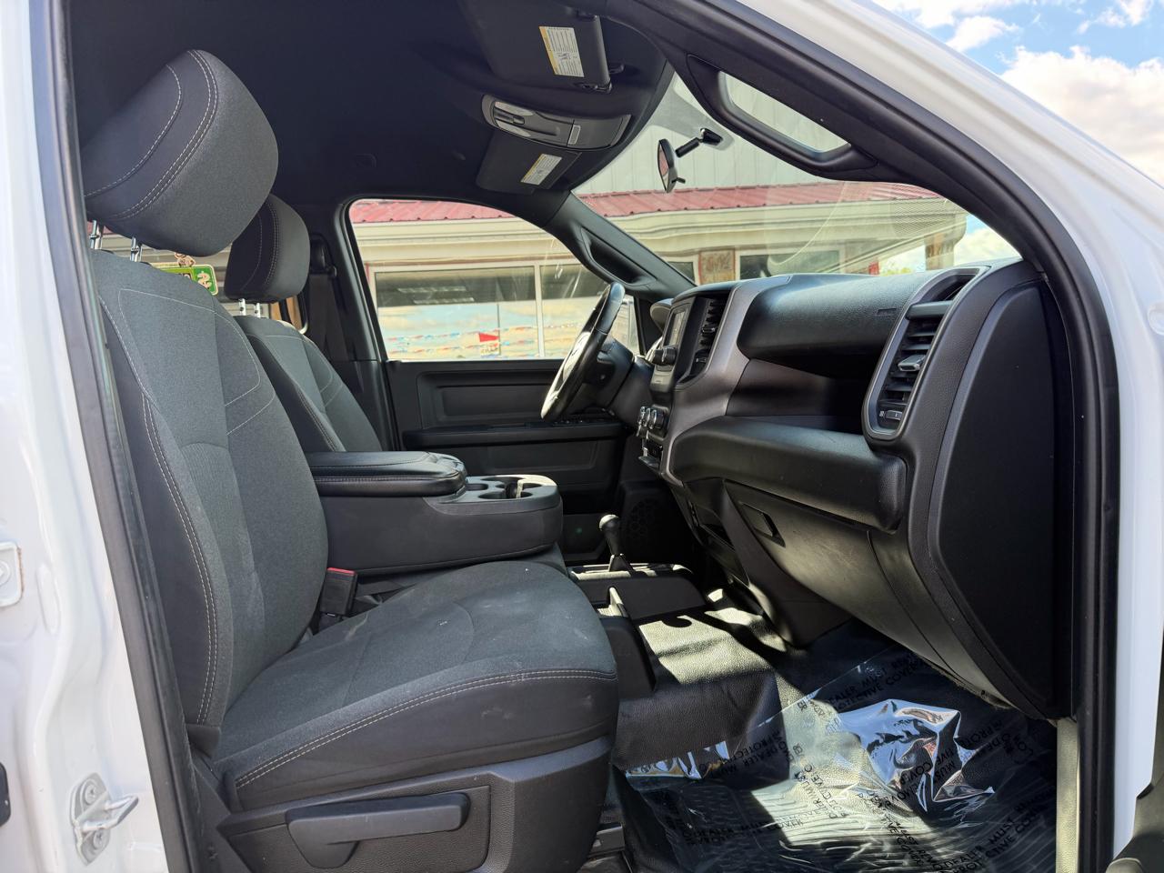RAM 2500 Tradesman 4x4 Crew Cab 6'4" Box 2022