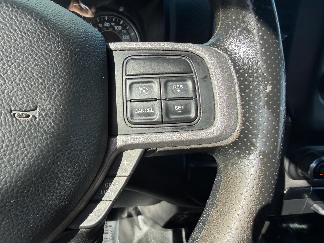 RAM 2500 Tradesman 4x4 Crew Cab 6'4" Box 2022