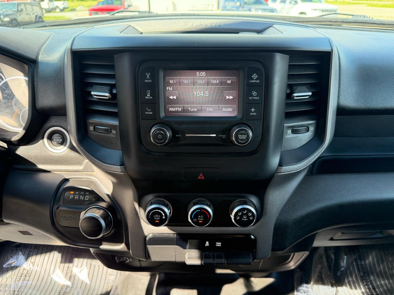 RAM 2500 Tradesman 4x4 Crew Cab 6'4" Box 2022