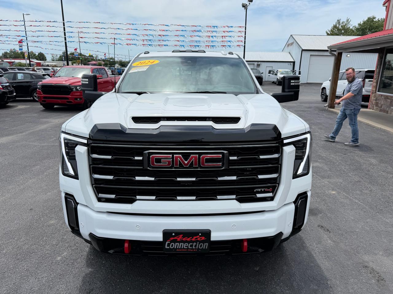 GMC Sierra 2500HD 4WD Crew Cab 159" AT4 2024