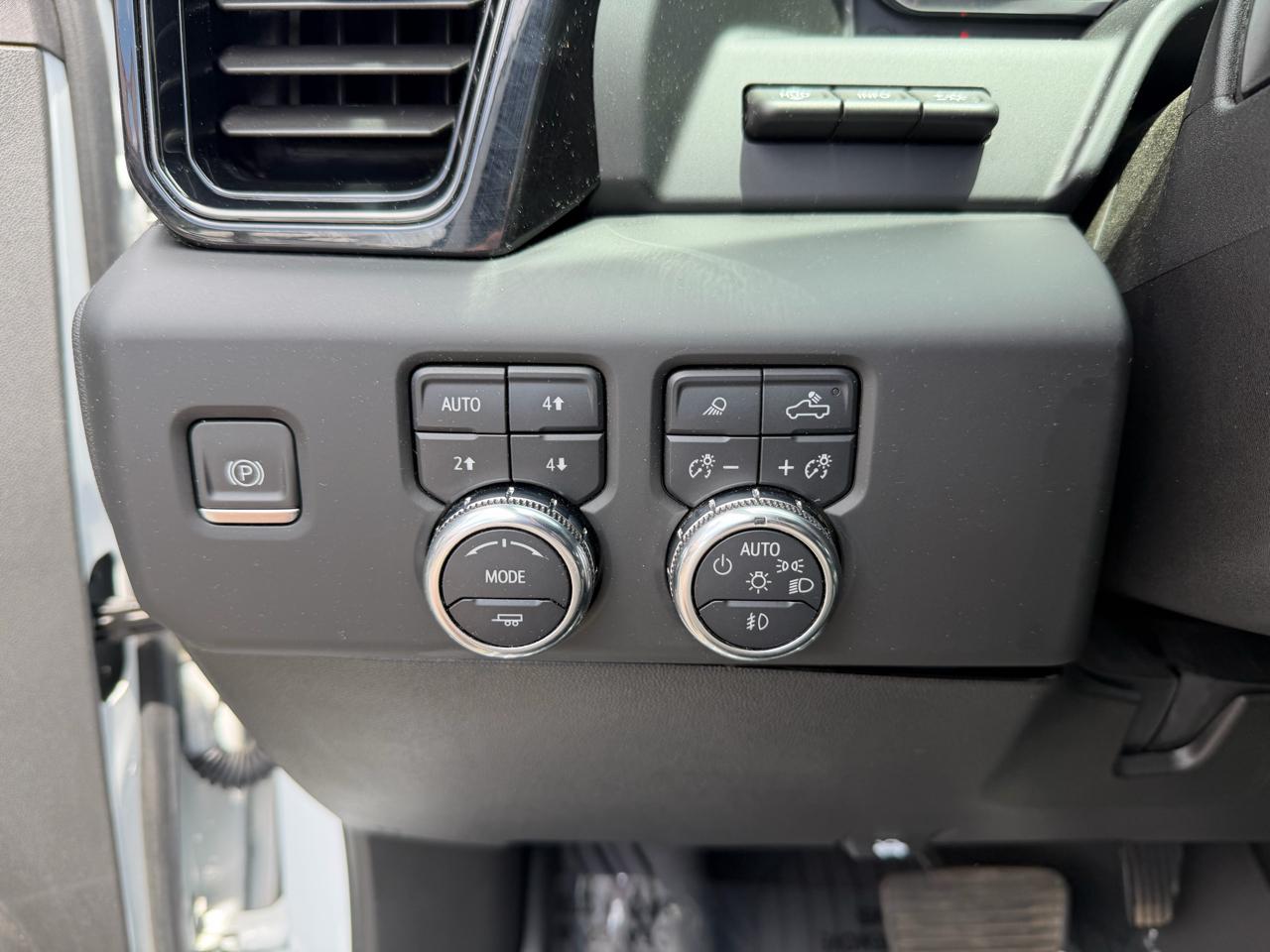 GMC Sierra 2500HD 4WD Crew Cab 159" AT4 2024