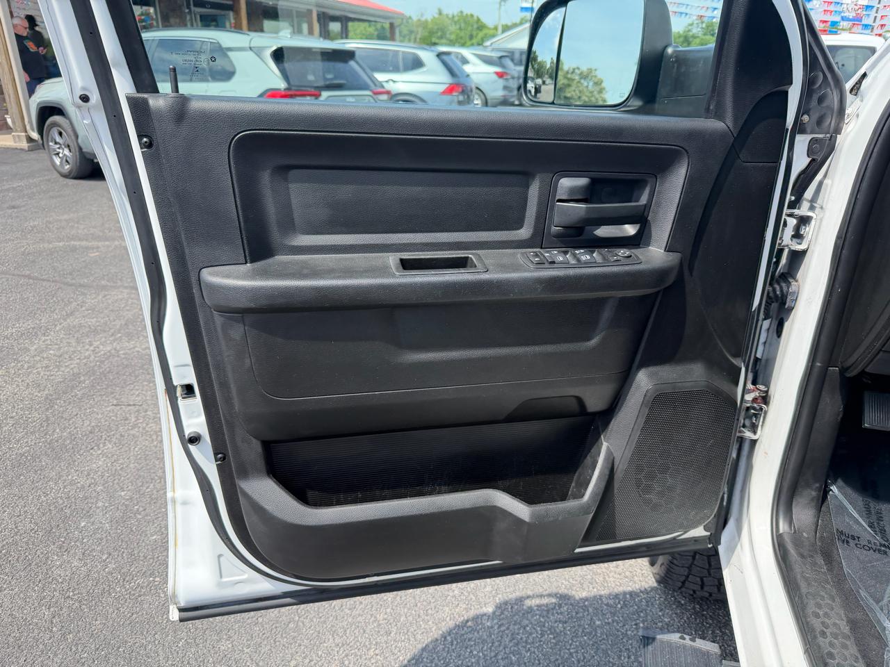 RAM 2500 Tradesman 4x4 Crew Cab 6'4" Box 2018