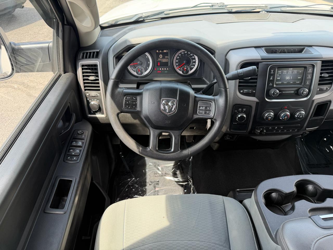 RAM 2500 Tradesman 4x4 Crew Cab 6'4" Box 2018