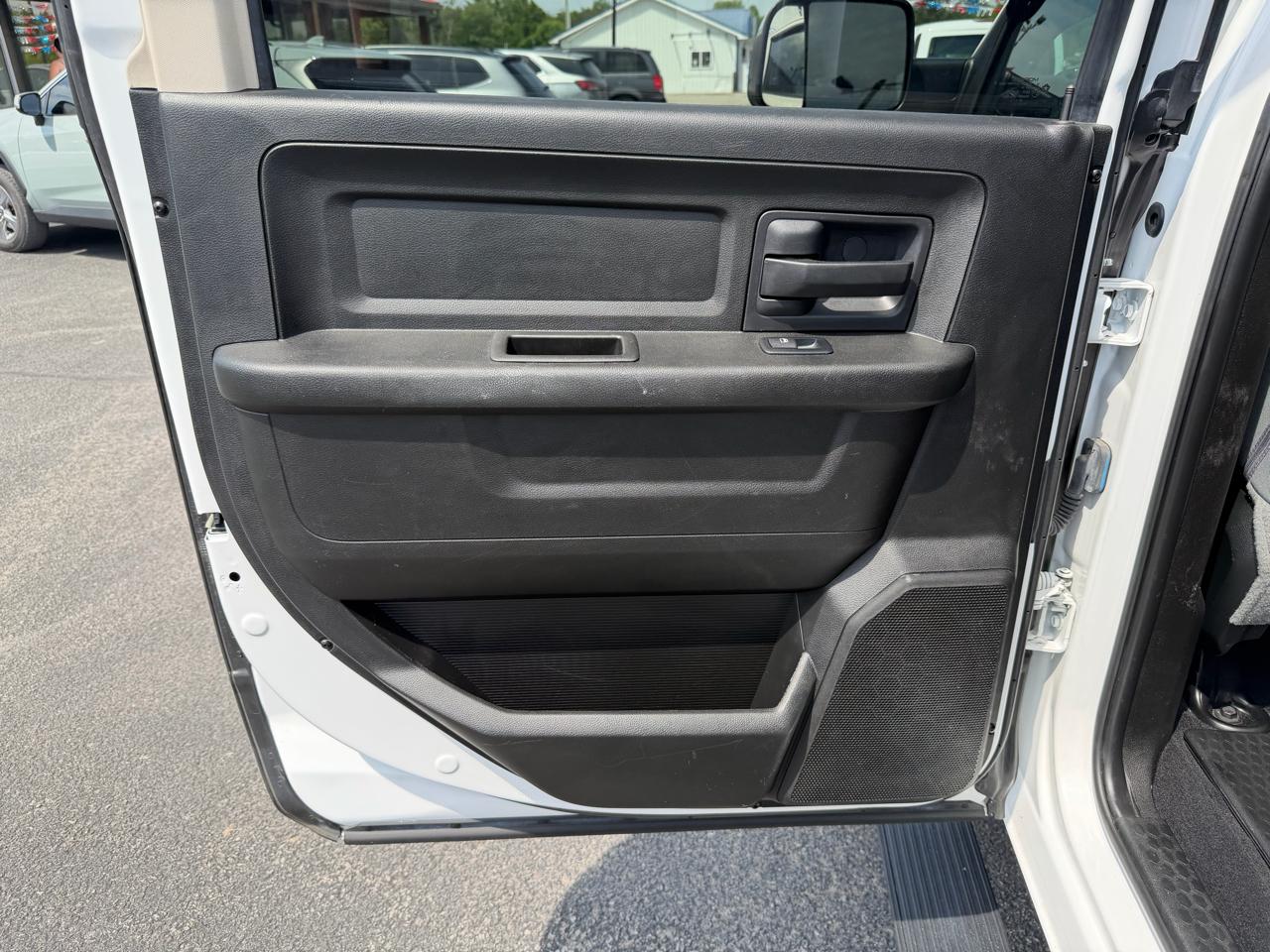 RAM 2500 Tradesman 4x4 Crew Cab 6'4" Box 2018