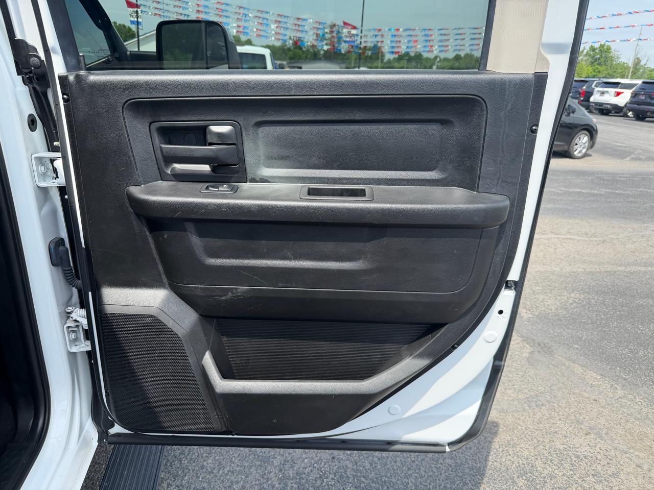 RAM 2500 Tradesman 4x4 Crew Cab 6'4" Box 2018
