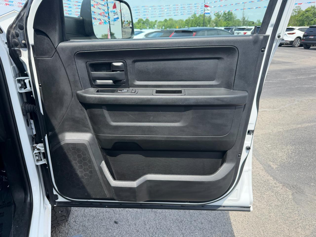 RAM 2500 Tradesman 4x4 Crew Cab 6'4" Box 2018