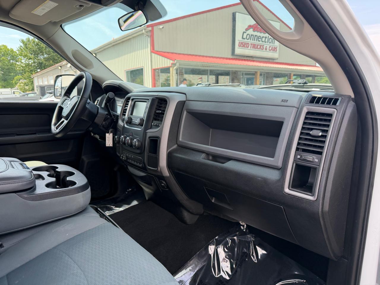 RAM 2500 Tradesman 4x4 Crew Cab 6'4" Box 2018