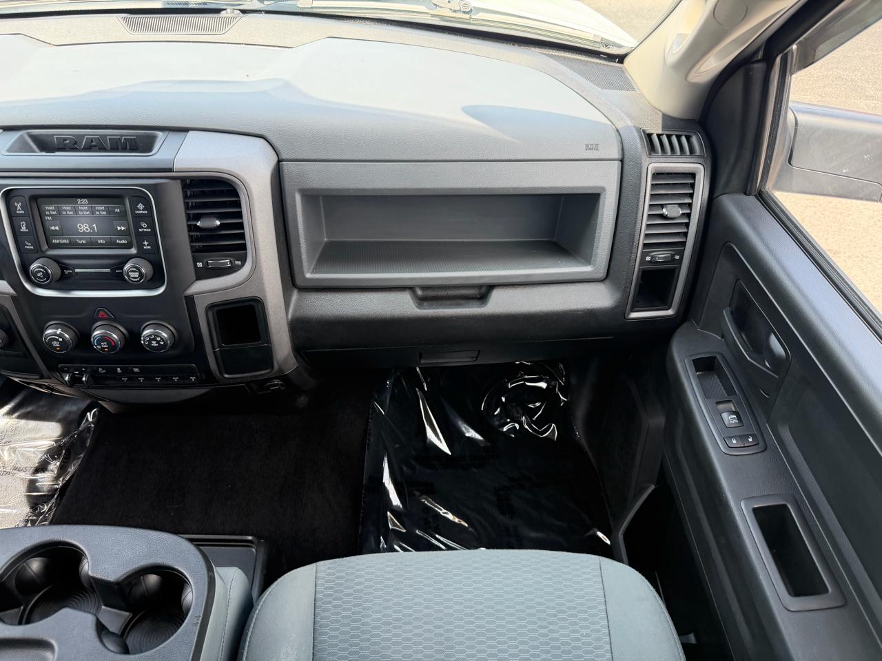 RAM 2500 Tradesman 4x4 Crew Cab 6'4" Box 2018
