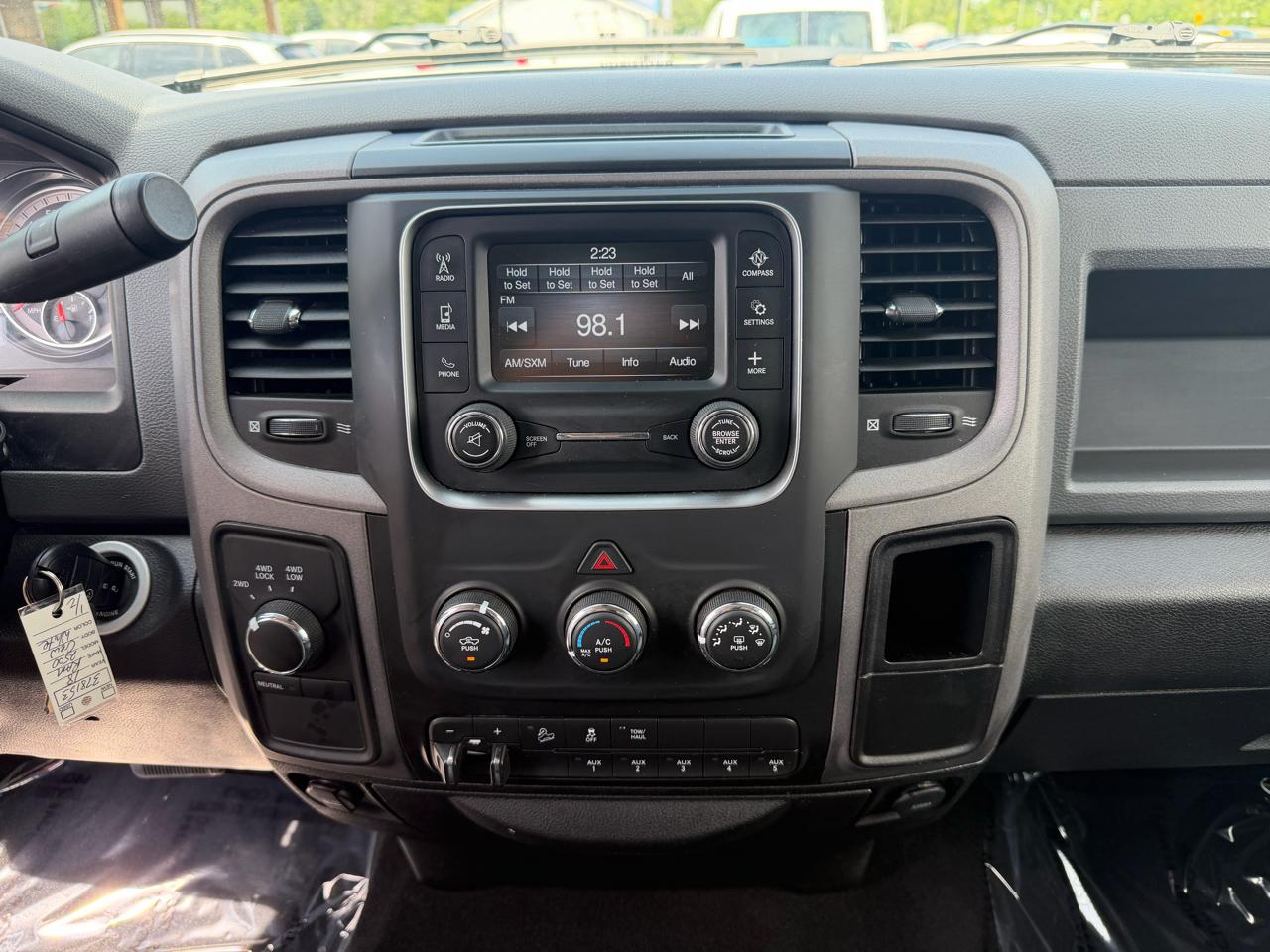 RAM 2500 Tradesman 4x4 Crew Cab 6'4" Box 2018