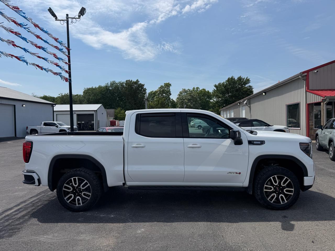 GMC Sierra 1500 4WD Crew Cab 147" AT4 2023