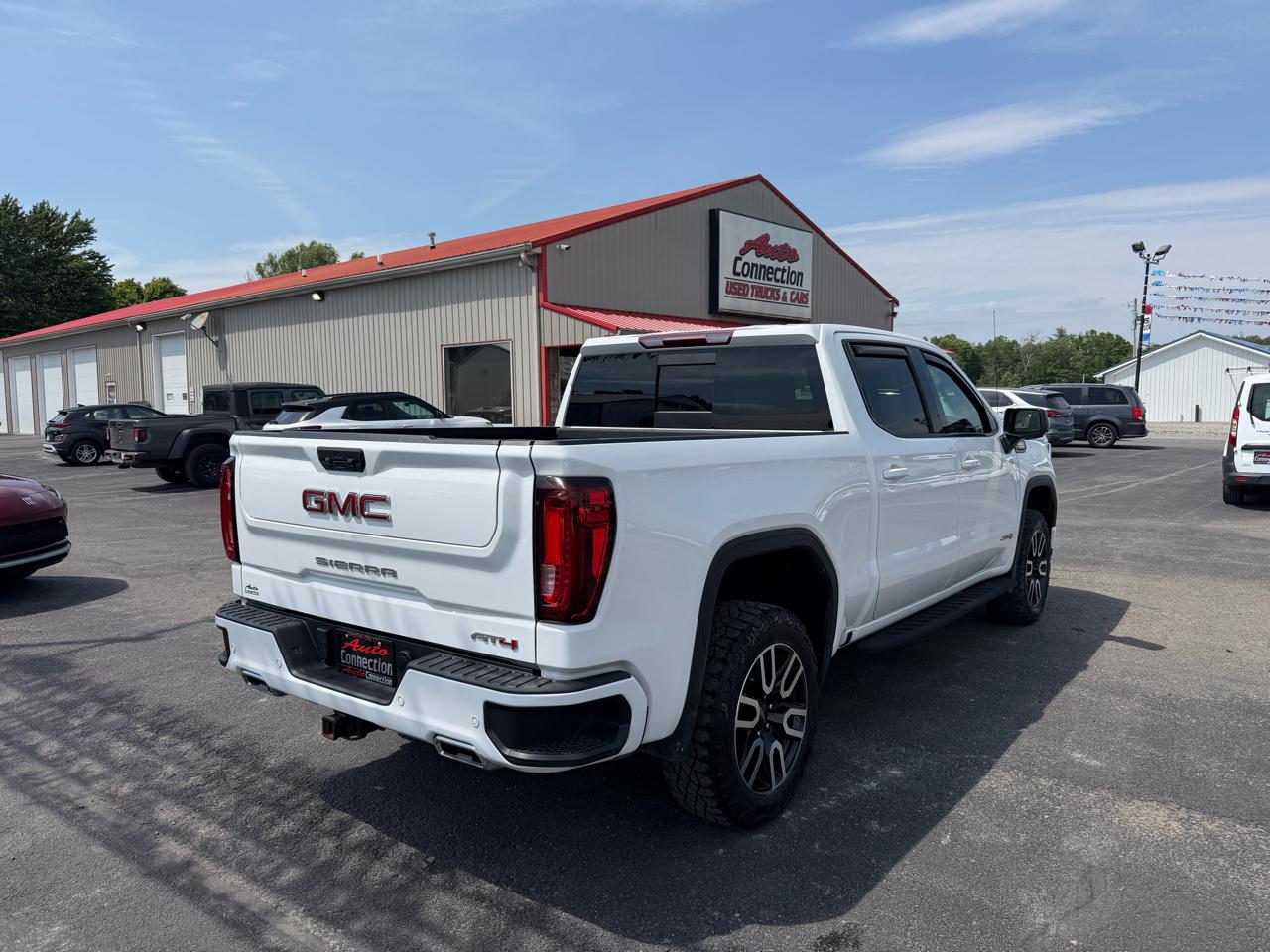 GMC Sierra 1500 4WD Crew Cab 147" AT4 2023
