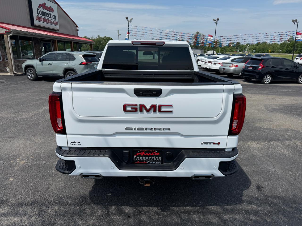 GMC Sierra 1500 4WD Crew Cab 147" AT4 2023