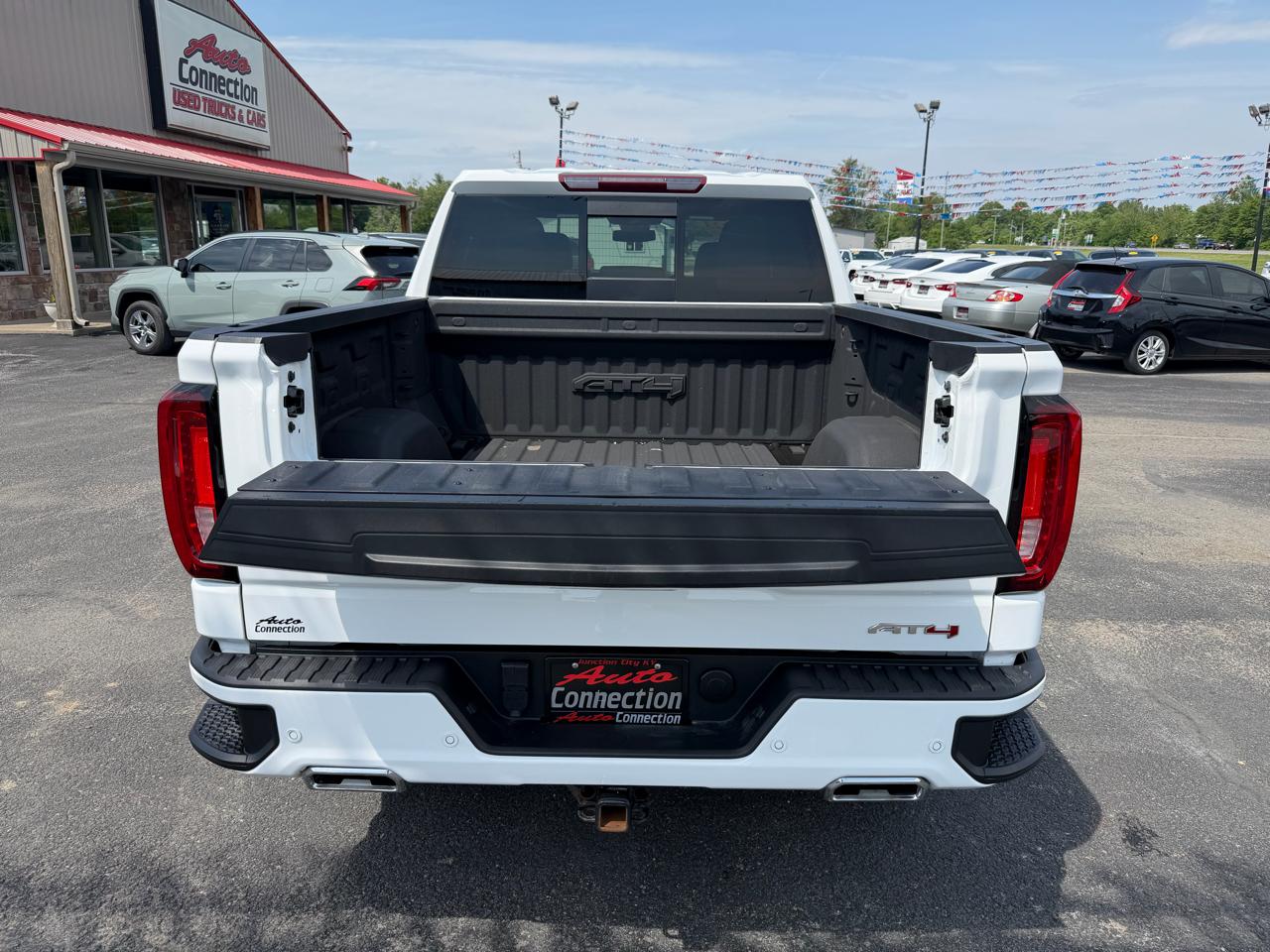 GMC Sierra 1500 4WD Crew Cab 147" AT4 2023