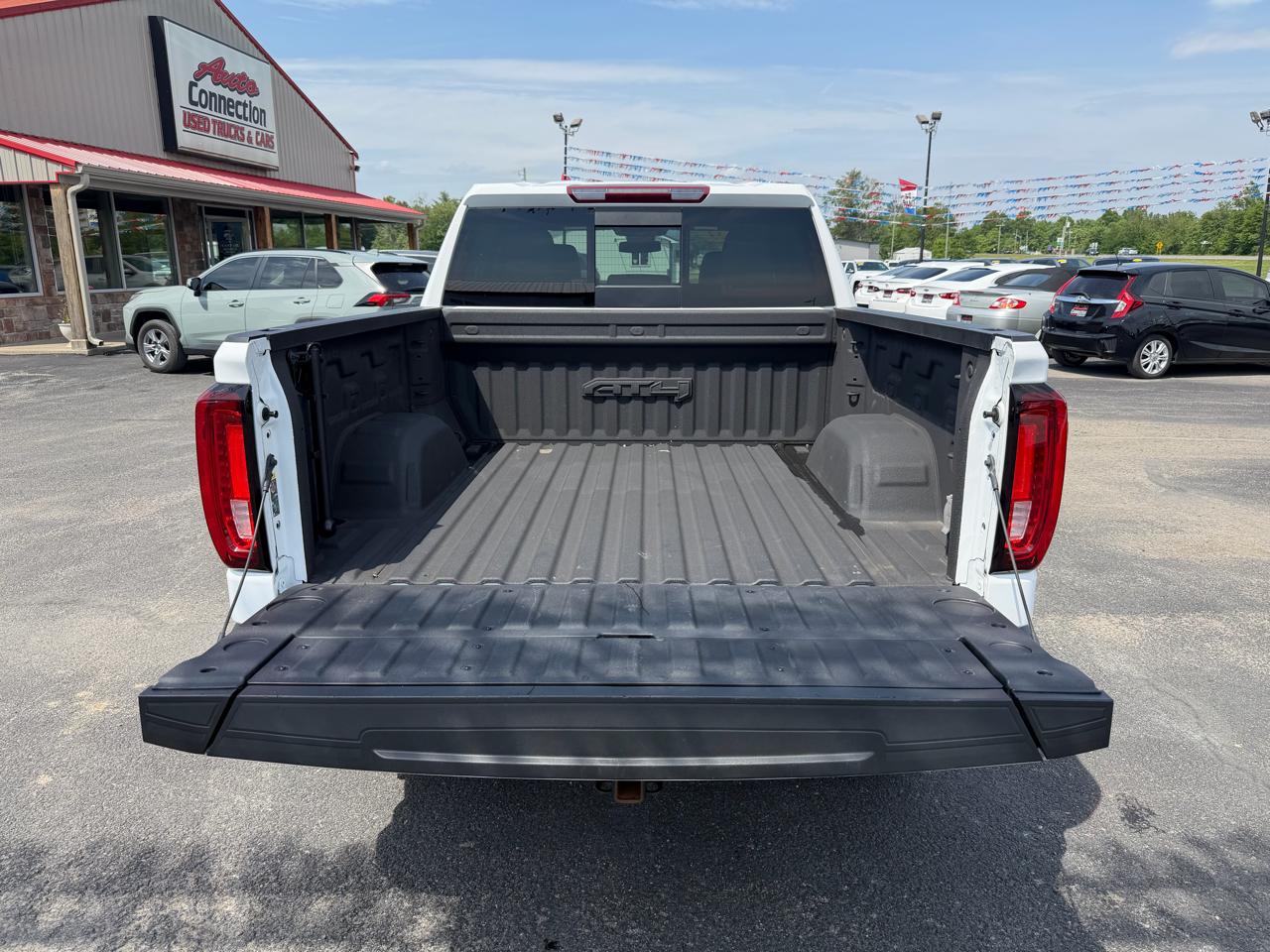 GMC Sierra 1500 4WD Crew Cab 147" AT4 2023