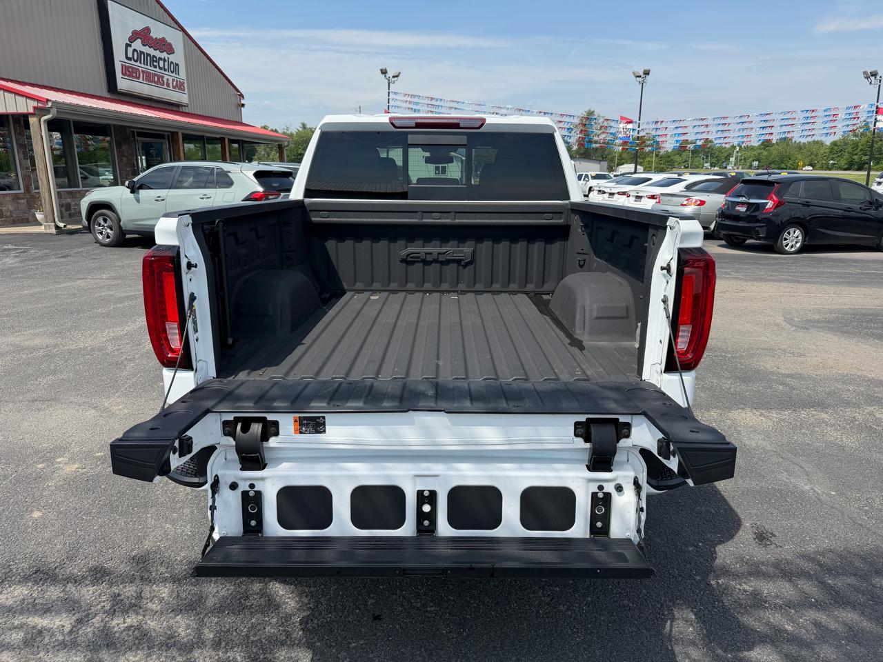 GMC Sierra 1500 4WD Crew Cab 147" AT4 2023