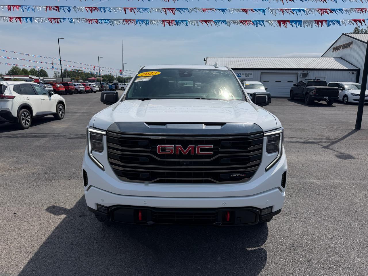 GMC Sierra 1500 4WD Crew Cab 147" AT4 2023