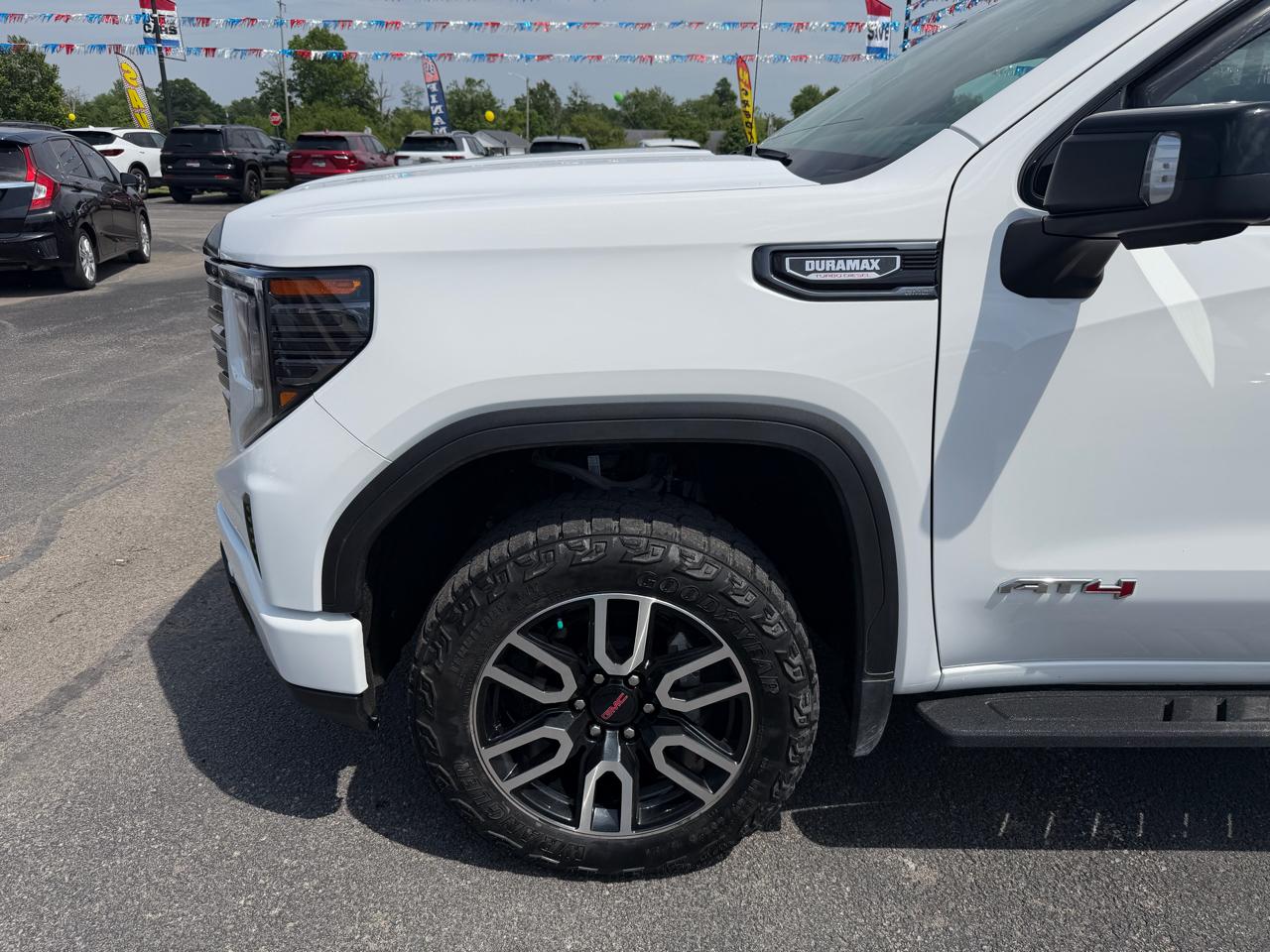 GMC Sierra 1500 4WD Crew Cab 147" AT4 2023