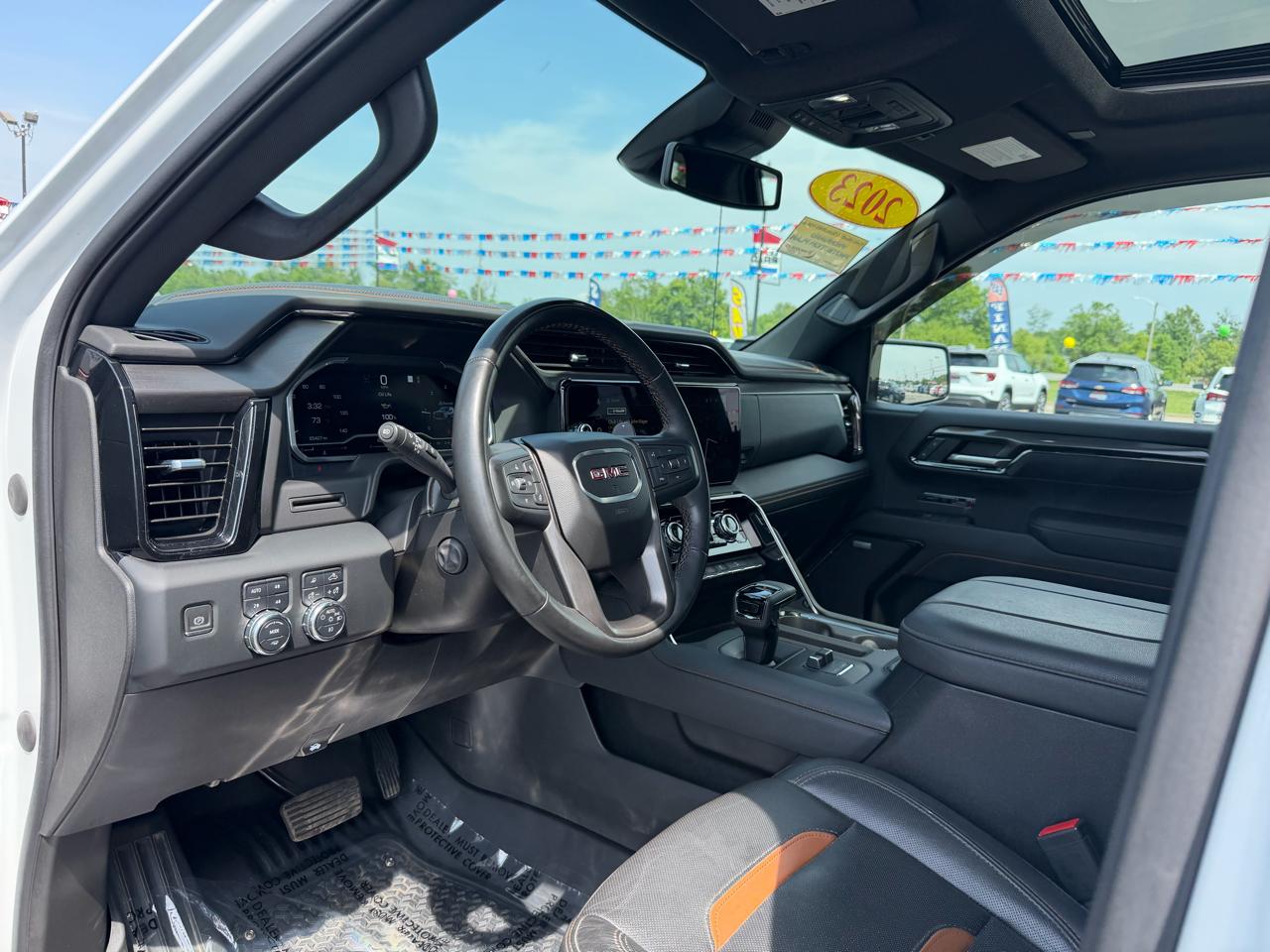 GMC Sierra 1500 4WD Crew Cab 147" AT4 2023