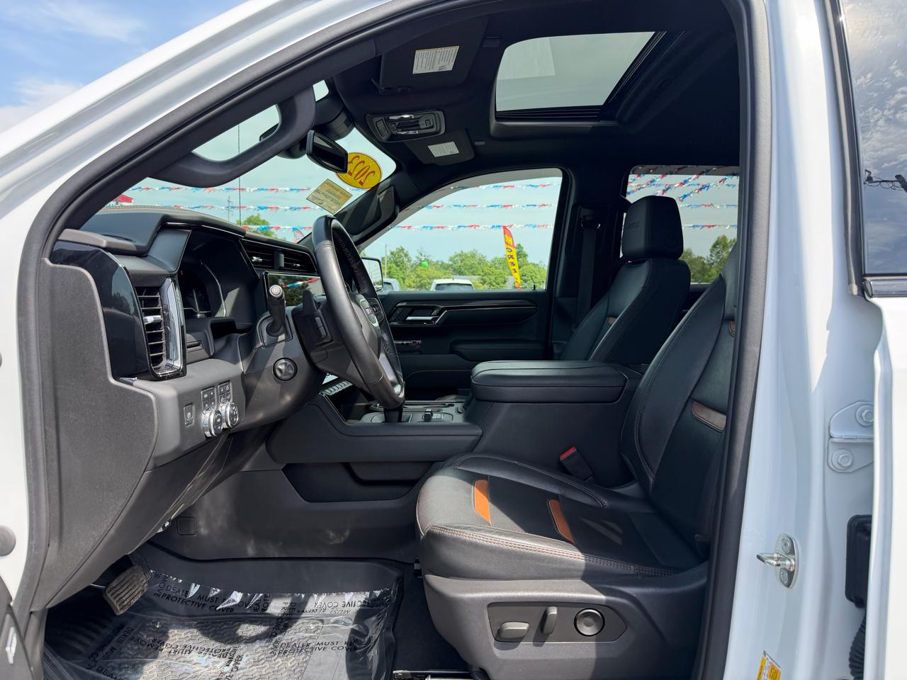 GMC Sierra 1500 4WD Crew Cab 147" AT4 2023